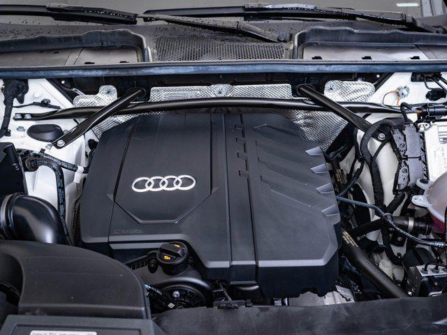 Photo of 2023 Glacier White Audi Q5