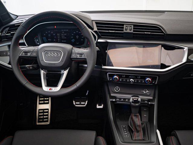 Photo of 2025 Daytona Gray Pearl Effect Audi Q3