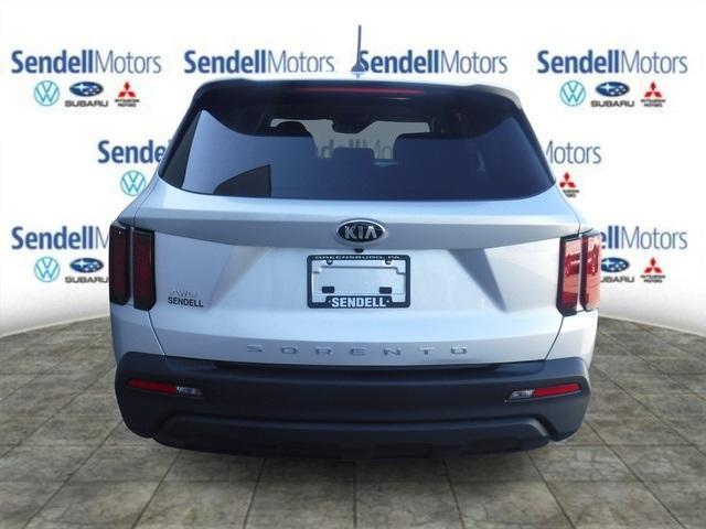 Photo of 2021 Sparkling Silver Kia Sorento