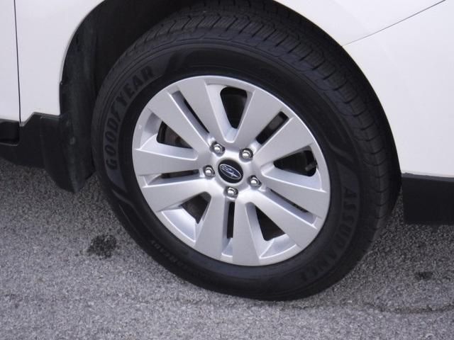 Photo of 2019 Crystal White Pearl Subaru Outback