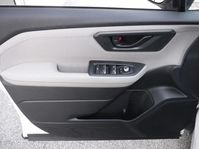Photo of 2025 Crystal White Pearl Subaru Forester
