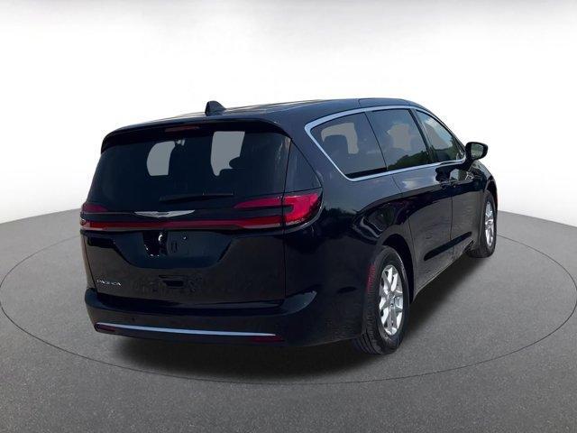 Photo of 2024 Diamond Black Chrysler Pacifica
