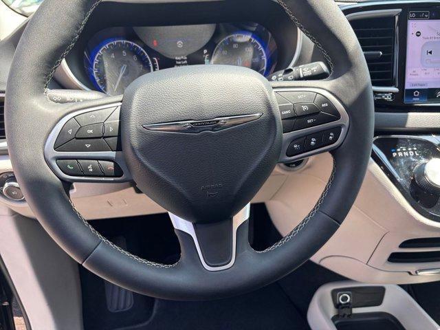 Photo of 2024 Diamond Black Chrysler Pacifica