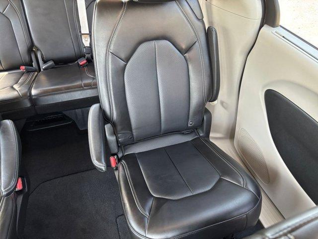 Photo of 2024 Diamond Black Chrysler Pacifica