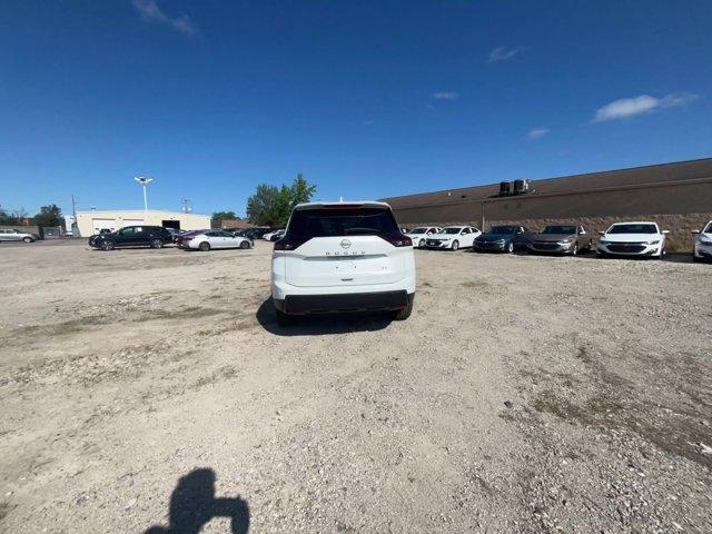 Photo of 2024 Pearl Nissan Rogue