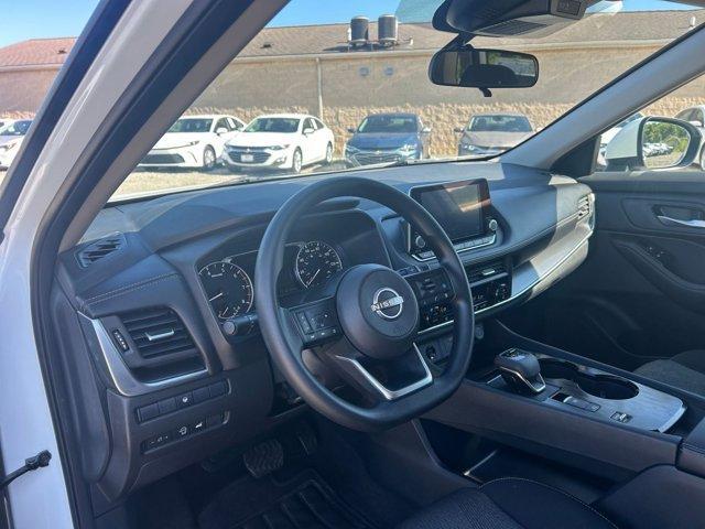 Photo of 2024 Pearl Nissan Rogue