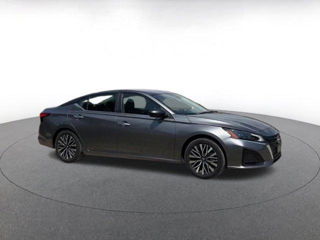 Photo of 2024 Gun Metallic Nissan Altima