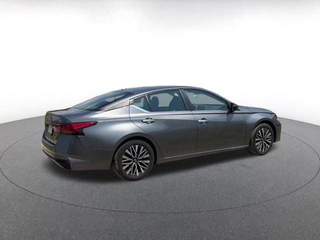 Photo of 2024 Gun Metallic Nissan Altima