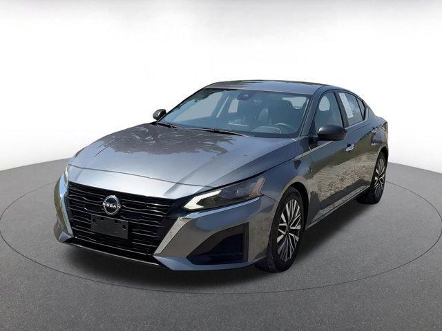 Photo of 2024 Gun Metallic Nissan Altima