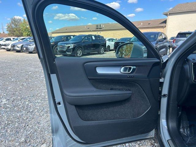 Photo of 2024 Gray Volvo XC40
