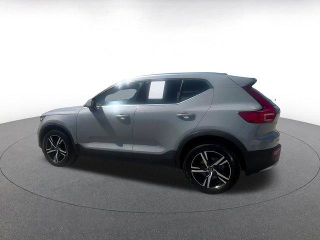 Photo of 2024 Gray Volvo XC40