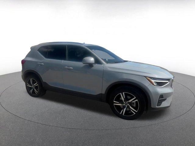 Photo of 2024 Gray Volvo XC40