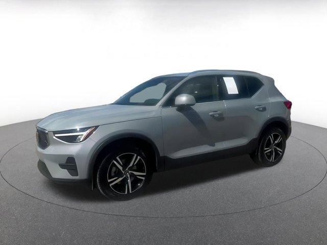 Photo of 2024 Gray Volvo XC40