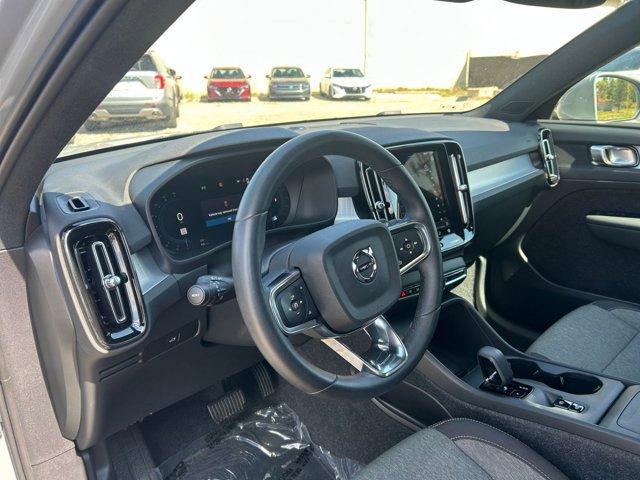 Photo of 2024 Gray Volvo XC40