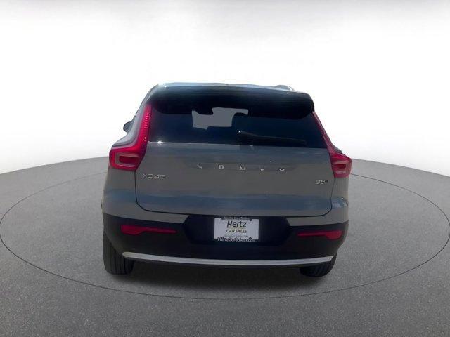 Photo of 2024 Gray Volvo XC40