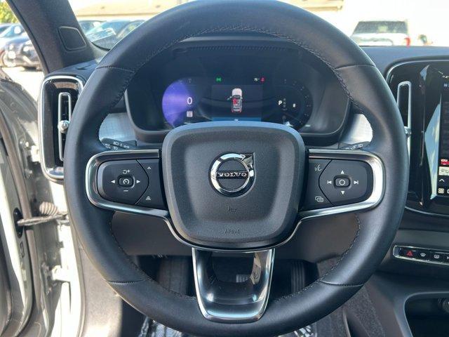 Photo of 2024 Gray Volvo XC40