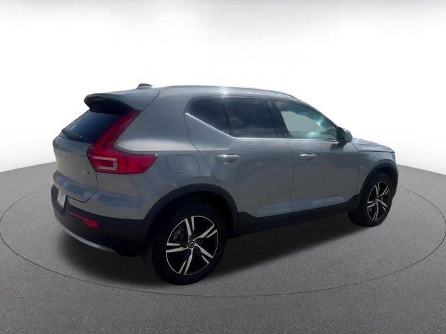 Photo of 2024 Gray Volvo XC40