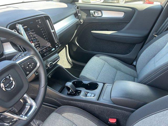 Photo of 2024 Gray Volvo XC40