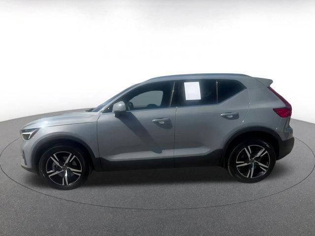 Photo of 2024 Gray Volvo XC40