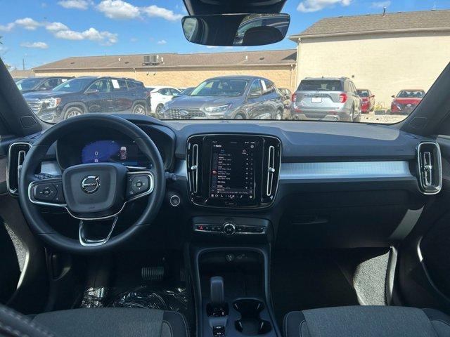 Photo of 2024 Gray Volvo XC40