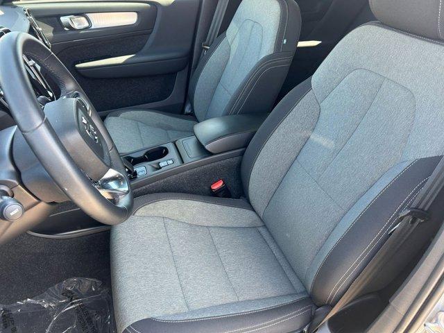 Photo of 2024 Gray Volvo XC40