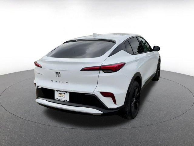 Photo of 2025 Summit White Buick Envista