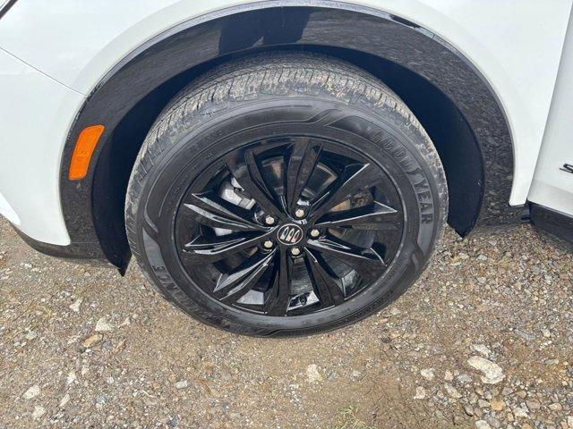 Photo of 2025 Summit White Buick Envista