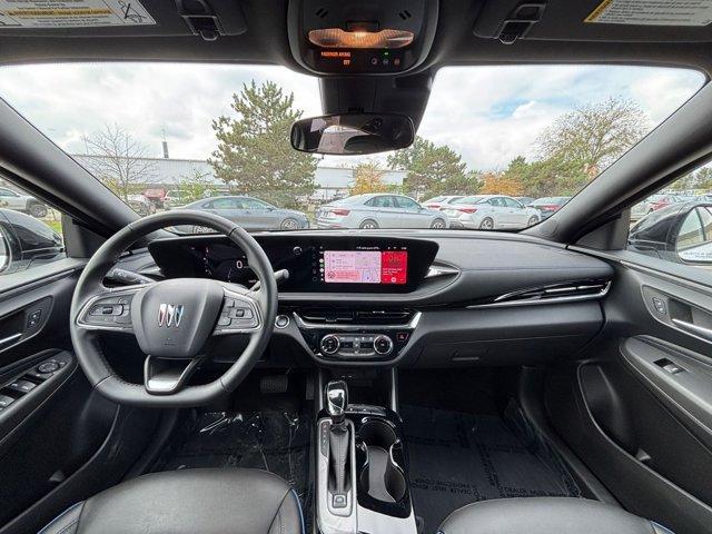 Photo of 2025 Summit White Buick Envista