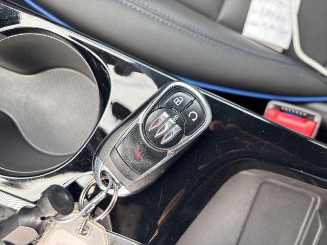 Photo of 2025 Summit White Buick Envista