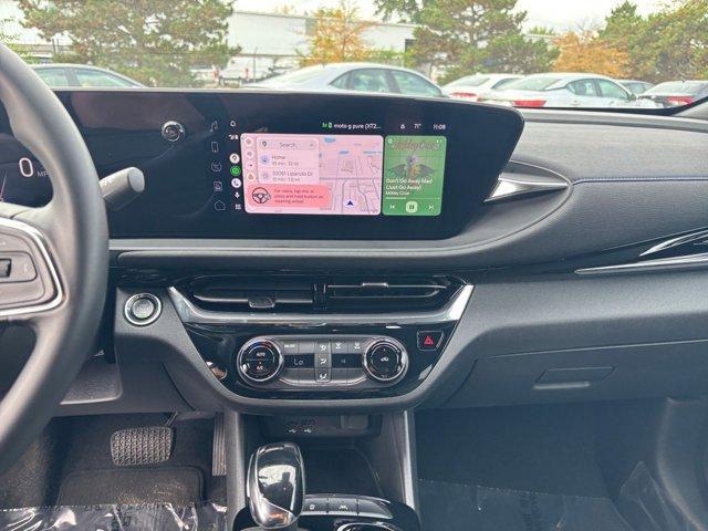 Photo of 2025 Summit White Buick Envista