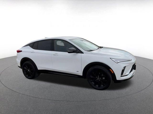 Photo of 2025 Summit White Buick Envista