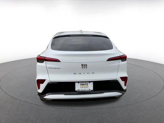 Photo of 2025 Summit White Buick Envista