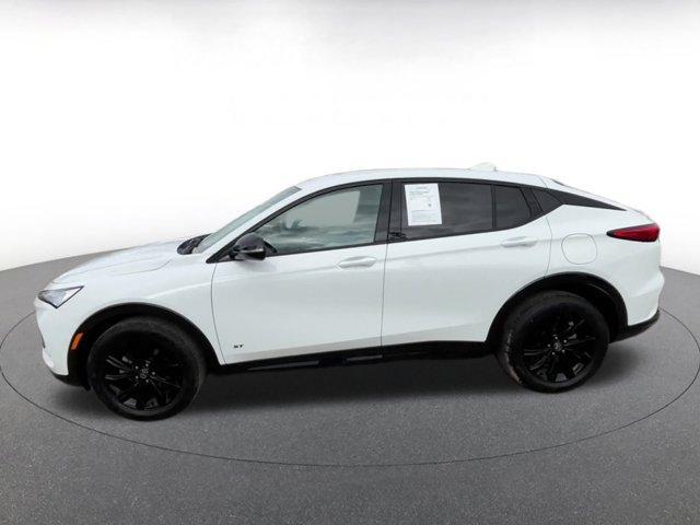 Photo of 2025 Summit White Buick Envista
