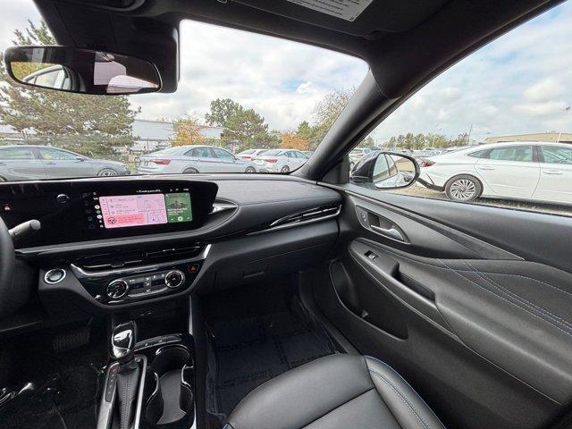 Photo of 2025 Summit White Buick Envista