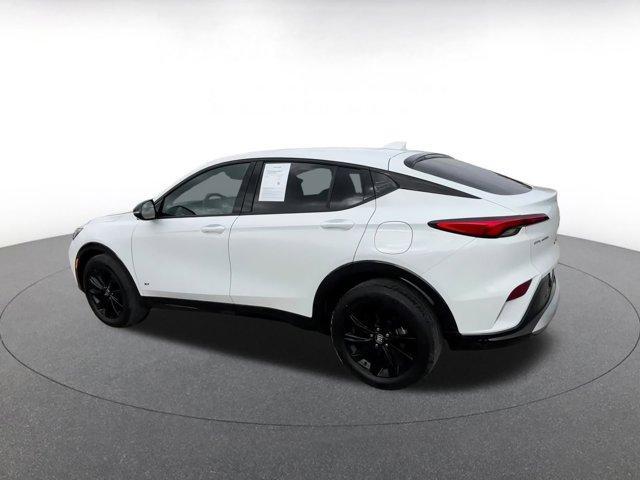 Photo of 2025 Summit White Buick Envista