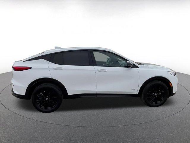 Photo of 2025 Summit White Buick Envista