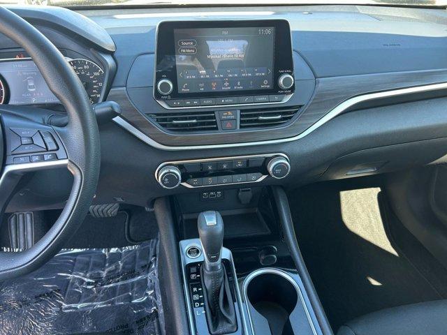 Photo of 2024 Garnet Pearl Me Nissan Altima