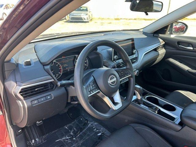 Photo of 2024 Garnet Pearl Me Nissan Altima