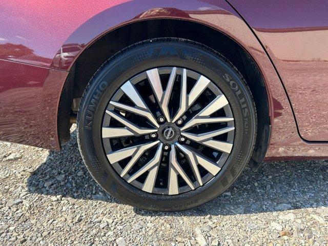 Photo of 2024 Garnet Pearl Me Nissan Altima