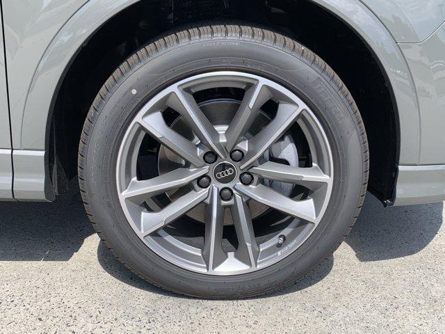 Photo of 2025 Chronos Gray Metallic Audi Q3