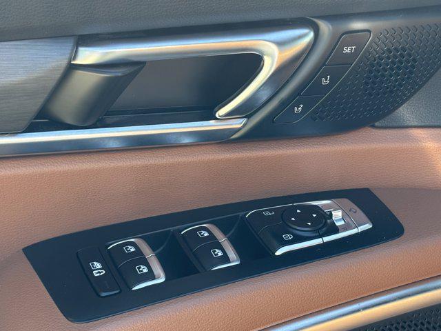 Photo of 2023 Everlasting Silver Kia Telluride