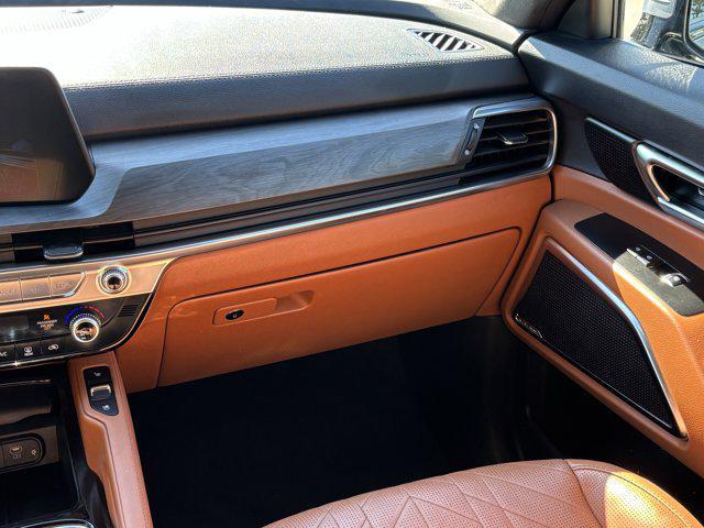 Photo of 2023 Everlasting Silver Kia Telluride