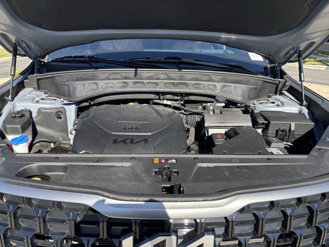 Photo of 2023 Everlasting Silver Kia Telluride