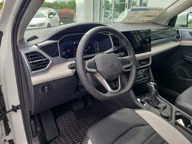 Photo of 2025 Pure White Volkswagen Taos
