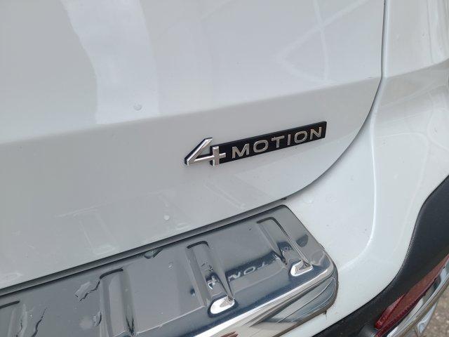 Photo of 2025 Pure White Volkswagen Taos