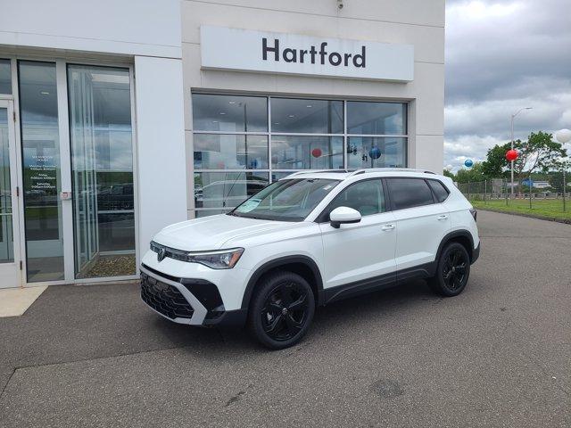 Photo of 2025 Pure White Volkswagen Taos