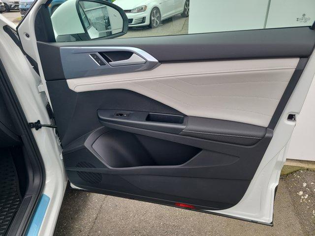 Photo of 2025 Pure White Volkswagen Taos