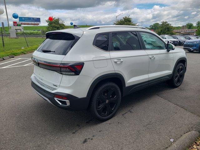 Photo of 2025 Pure White Volkswagen Taos