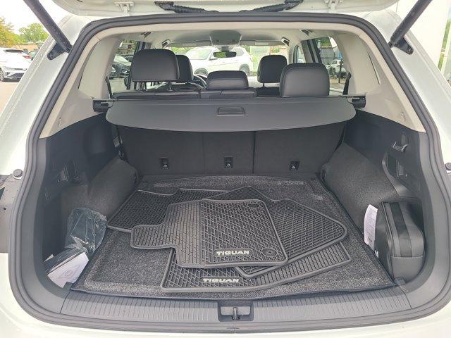 Photo of 2024 Pure White Volkswagen Tiguan