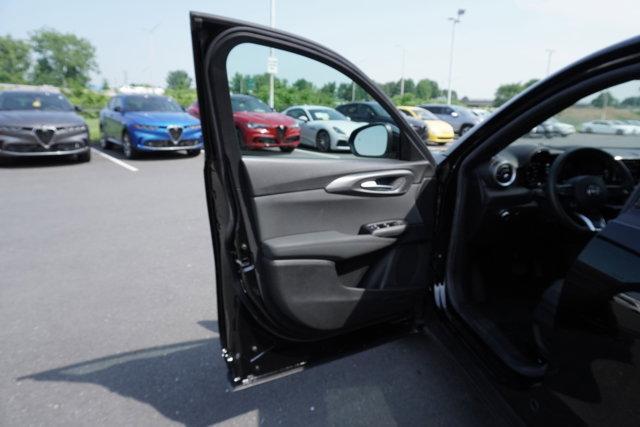 Photo of 2024 Alfa Black Alfa Romeo Tonale